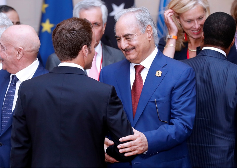 Khalifa Haftar et Emmanuel Macron.