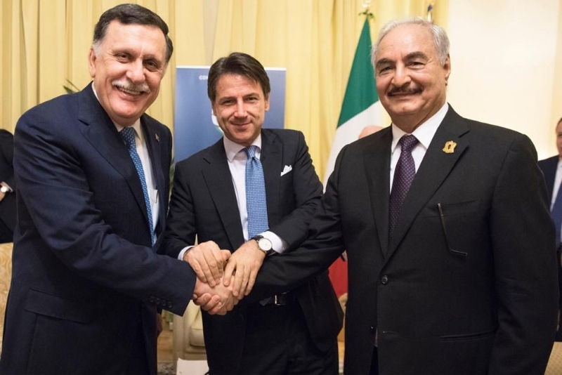 Fayez Sarraj, Giuseppe Conte et Khalifa Haftar.