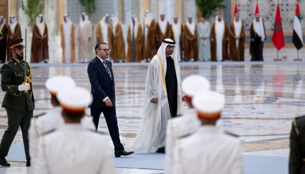 Le roi du Maroc Mohammed VI et le président des Émirats arabes unis, Mohammed bin Zayed Al Nahyan (à droite), à Abu Dhabi, en décembre 2023.