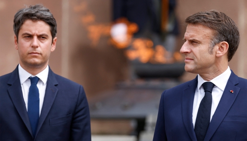 Le premier ministre français Gabriel Attal et le président, Emmanuel Macron, à Suresnes, en région parisienne, le 18 juin.