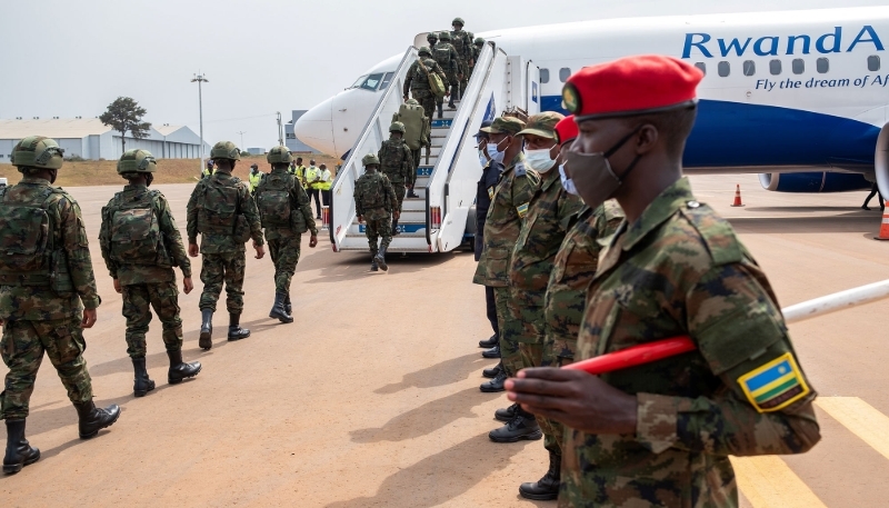 Des troupes rwandaises quittent Kigali pour rejoindre le Mozambique, le 10 juin 2021.