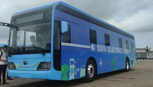 Un des bus électriques de la société chinoise Yutong déployés dans l'État de Lagos au Nigéria.