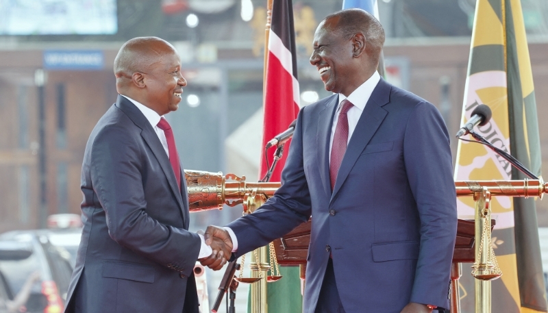 William Ruto et son nouveau vice-président, Kithure Kindiki, à la cérémonie d'investiture de ce dernier, à Nairobi, le 1er novembre 2024.