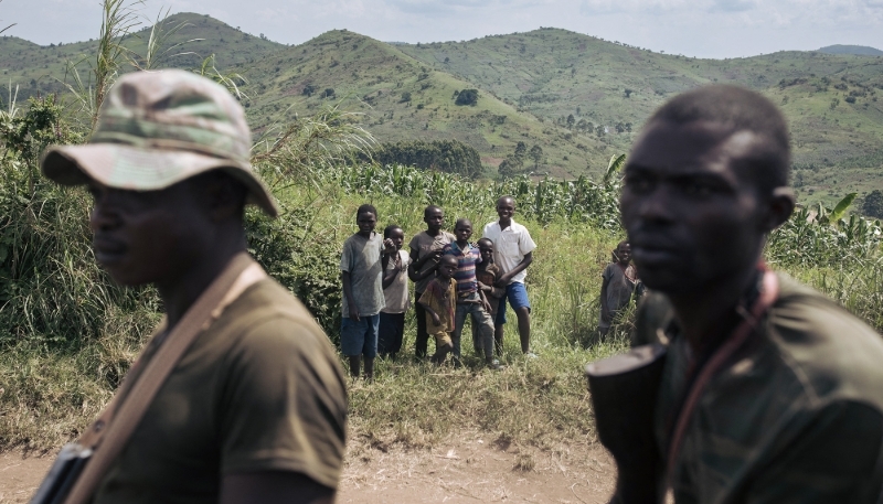 Des soldats des FARDC près du front et de la ville de Kibirizi, contrôlée par le M23, au Nord-Kivu, le 14 mai 2024.