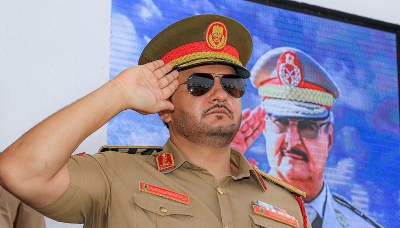 Photo issue du compte Facebook du pôle médias de Khalifa Haftar qui montre son fils, Saddam Haftar, lors d'une parade militaire à Benghazi.