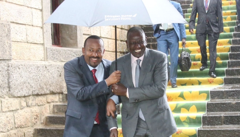 Abiy Ahmed et William Ruto à Addis-Abeba pour le sommet de l'Autorité intergouvernementale pour le développement (IGAD), le 10 juillet 2023.