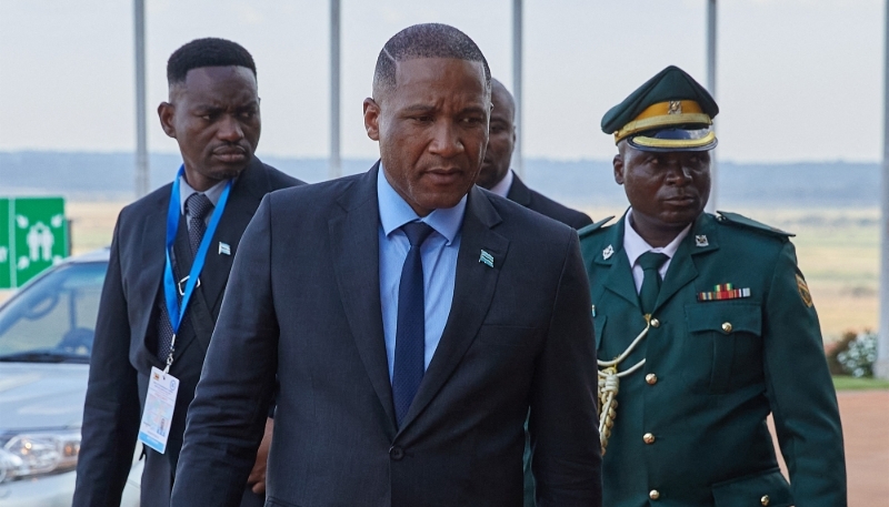 Le président du Botswana, Duma Boko, à Harare, au Zimbabwe, le 20 novembre 2024.