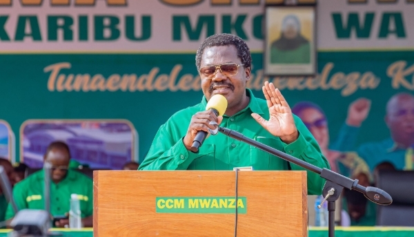 Emmanuel Nchimbi lors d'un meeting du CCM à Mwanza, le 15 août 2024.