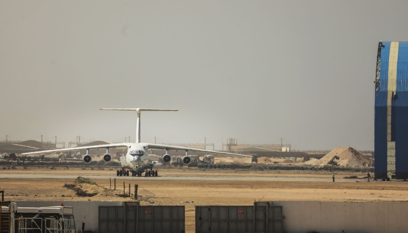 Avion-cargo à l'aéroport international de Bosaso, dans la région semi-autonome somalienne du Puntland, le 22 novembre 2023.