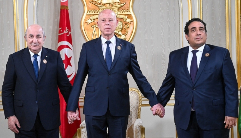 Les présidents Abdelmadjid Tebboune (Algérie), Kaïs Saïed (Tunisie) et Mohamed el-Menfi (Libye), le 22 avril 2024 à Tunis.