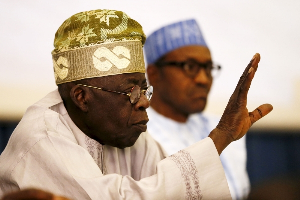 Bola Tinubu, candidat à l'élection présidentielle de février 2023, et le président Muhammadu Buhari.