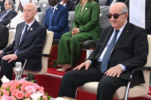 Kaïs Saïed et le président algérien Abdelmadjid Tebboune assistent à la célébration de l'anniversaire de l'indépendance de l'Algérie, le 5 juillet 2022.