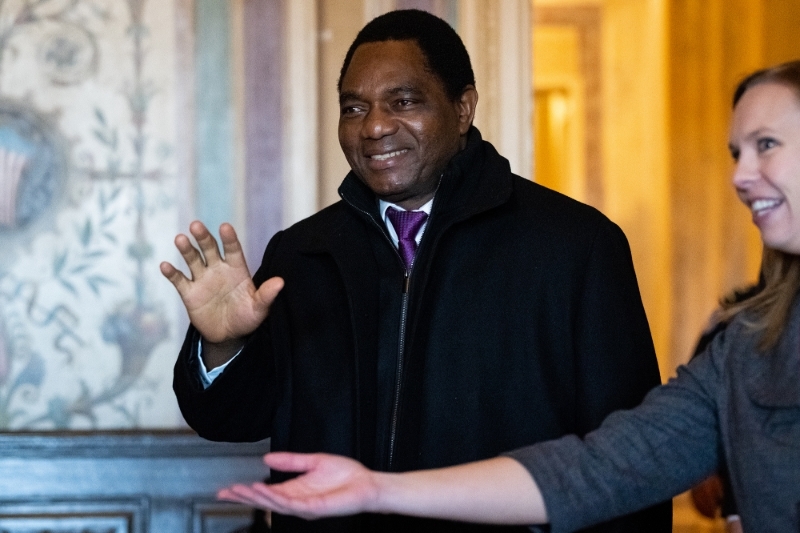 Le président zambien Hakainde Hichilema arrive au Capitole pour une rencontre avec des sénateurs américains, le 13 décembre 2022, à Washington.