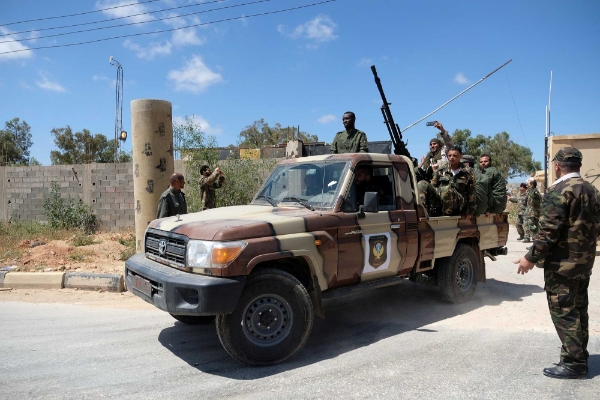 Des membres de l''Armée nationale libyenne (ANL), ici au départ de Benghazi pour renforcer les troupes avançant vers Tripoli.