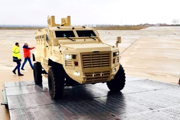 Un véhicule anti-mines (MRAP) Guardian Xtreme d'IAG.