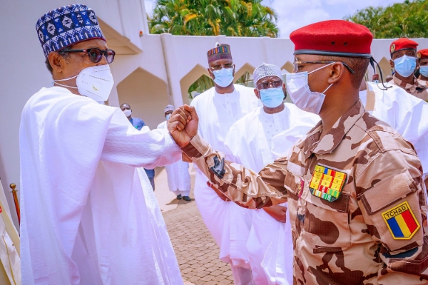 Le président nigérian Muhammadu Buhari et Mahamat Déby, lors de la viste de ce dernier le 14 mai.