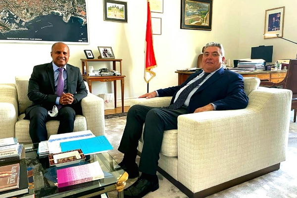 Alexis Mohamed, conseiller politique du président djiboutien, et Pierre Dartout, ministre d'Etat de la Principauté.