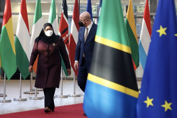 La présidente de la Tanzanie, Samia Suluhu Hassan et Charles Michel, président du Conseil européen, le 15 février à Bruxelles.