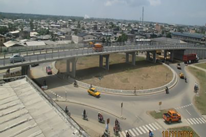 L'entrée est de Douala (Cameroun) en 2016.