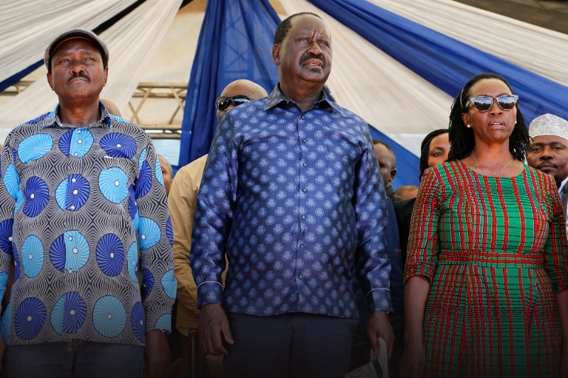 Raila Odinga avec son ancienne colistière, Martha Karua et l'ancien vice-président Kalonzo Musyoka, à Nairobi, le 7 décembre 2022.