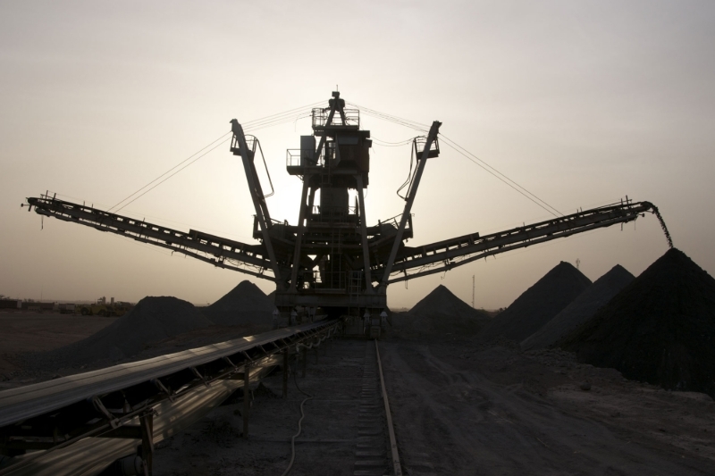 Stockeur de minerai dans la mine d'uranium de Cominak (Niger).