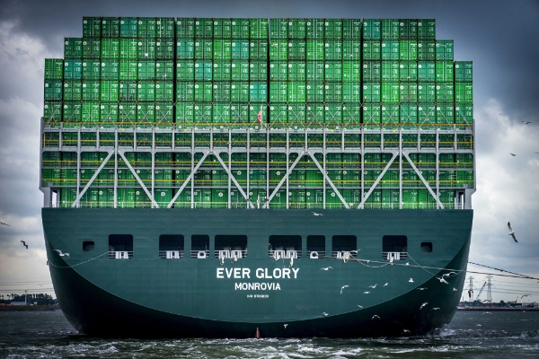 Le cargo Ever Glory d'Evergreen, un navire battant pavillon libérien.