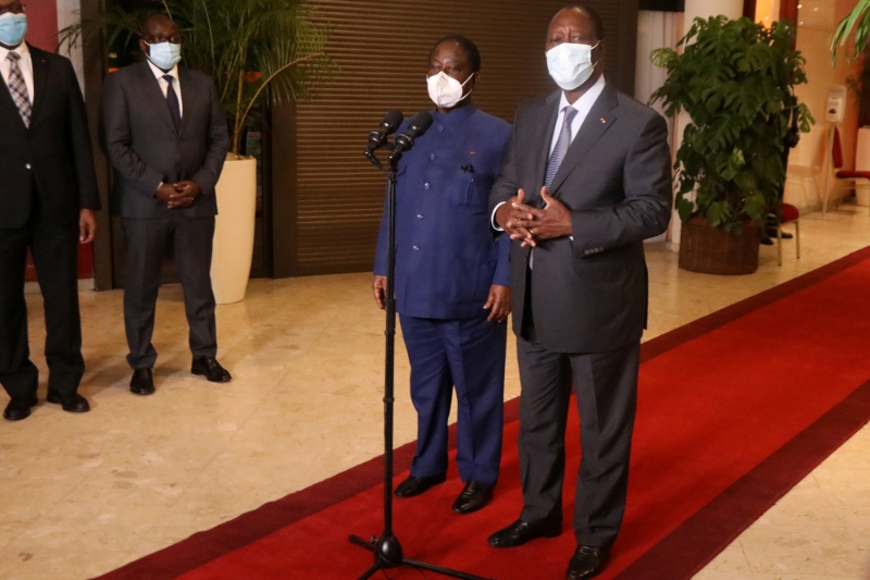 Le président ivoirien Alassane Ouattara (à droite) et l'ancien président Henri Konan Bédié lors de leur dernière rencontre, le 11 novembre 2020, au Golf Hôtel d'Abidjan.